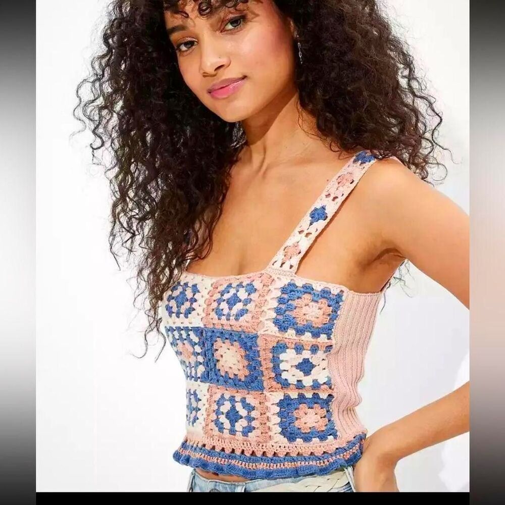 NEW AE American Eagle crochet shirt L sweater tank top cropped pink blue ruffle
